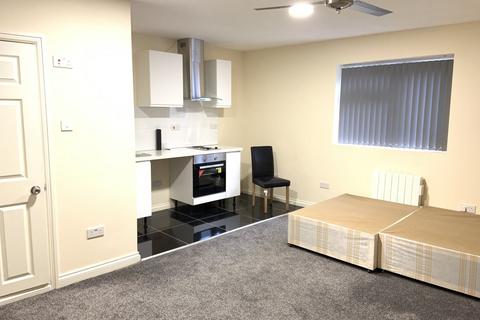 Studio to rent, Pembroke Place, Isleworth TW7