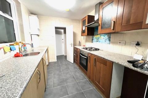 3 bedroom detached house to rent, Poynton Road, London N17