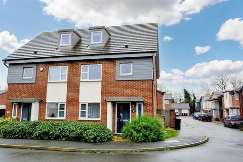 4 bedroom semi-detached house for sale, Autumn Way, Beeston