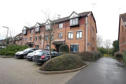 2 bedroom flat to rent, Tintagel Way, Woking GU22