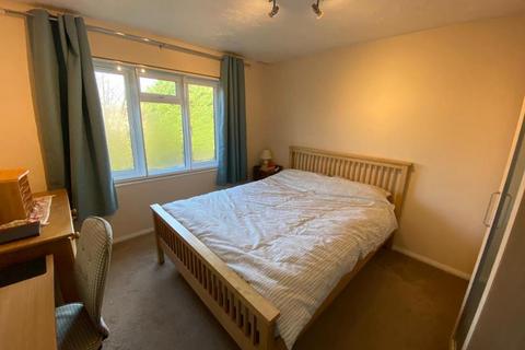 2 bedroom flat to rent, Tintagel Way, Woking GU22