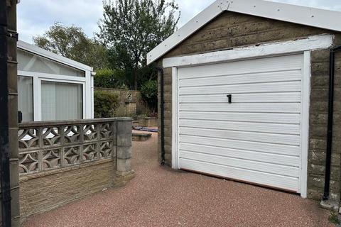 3 bedroom semi-detached house to rent, Westborough Drive, Halifax