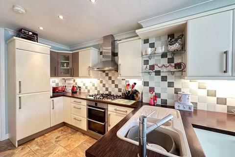 49 Rennison Drive, Wombourne, Wolverhampton, WV5 9HW