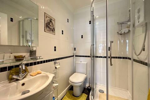 49 Rennison Drive, Wombourne, Wolverhampton, WV5 9HW