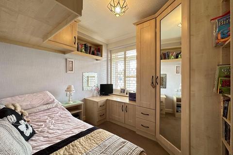 49 Rennison Drive, Wombourne, Wolverhampton, WV5 9HW
