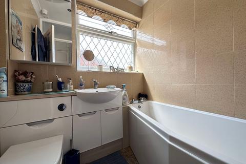 49 Rennison Drive, Wombourne, Wolverhampton, WV5 9HW