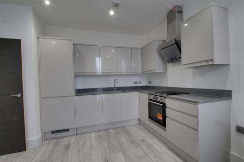 1 bedroom flat to rent, Farnham Road, Slough