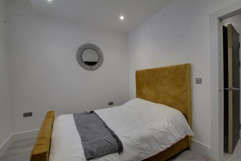 1 bedroom flat to rent, Farnham Road, Slough