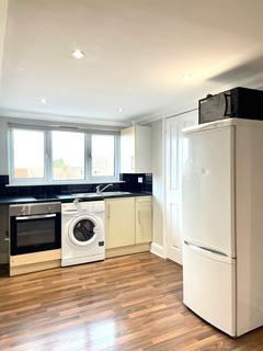 Studio to rent, Sylvan Avenue, London N22