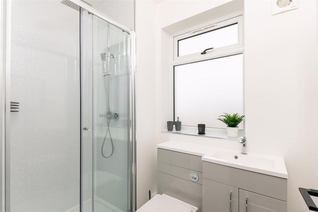 58 Mackie Road - Bathroom F.jpg