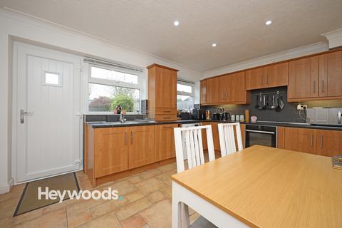 2 bedroom townhouse for sale, St. Andrews Drive, Newcastle Under Lyme, Staffordshire