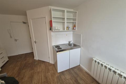 Studio to rent, ALL BILLS INCLUDED! (exc council tax)