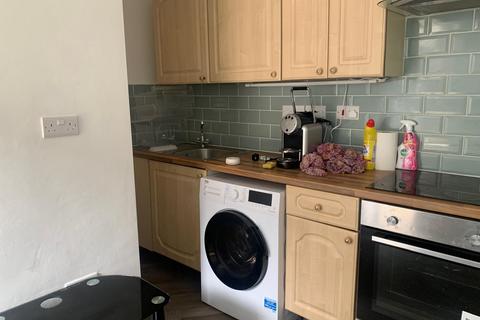 2 bedroom terraced house to rent, Connaught Road, Luton LU4