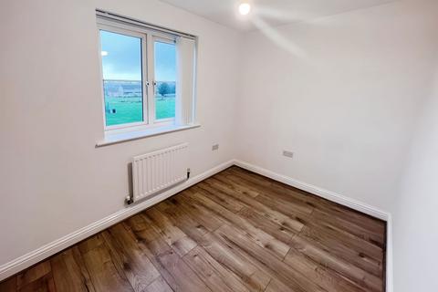 2 bedroom flat to rent, Twickenham Close, Swindon, SN3 3FF