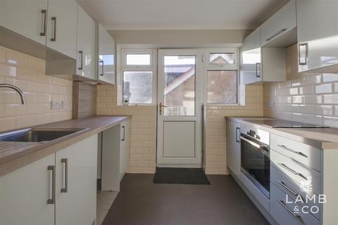 2 bedroom flat for sale, Kings Parade, Holland-On-Sea CO15