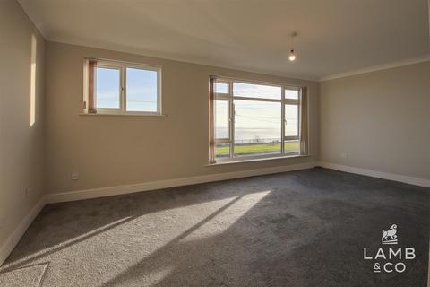 2 bedroom flat for sale, Kings Parade, Holland-On-Sea CO15