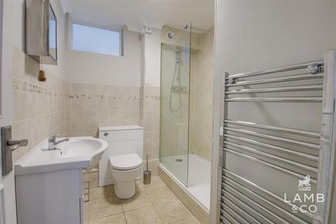 2 bedroom flat for sale, Kings Parade, Holland-On-Sea CO15