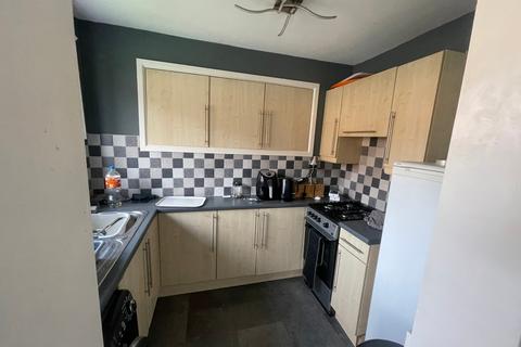 2 bedroom flat to rent, Vicarage Close, Great Barr, Birmingham, B42