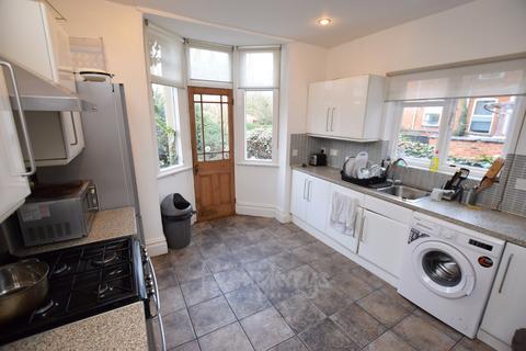 6 bedroom terraced house to rent, Colwyn Road, Northampton NN1