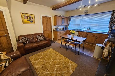 4 bedroom terraced house for sale, Huddersfield Road, Holmfirth HD9