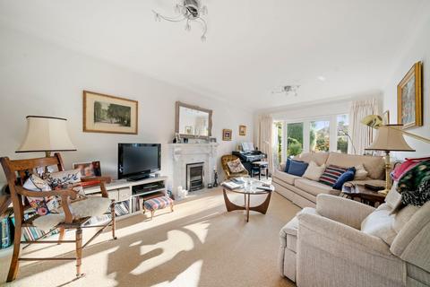 37 Cavendish Drive, Claygate, Esher, KT10 0QE
