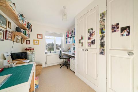 37 Cavendish Drive, Claygate, Esher, KT10 0QE