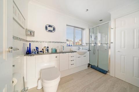 37 Cavendish Drive, Claygate, Esher, KT10 0QE