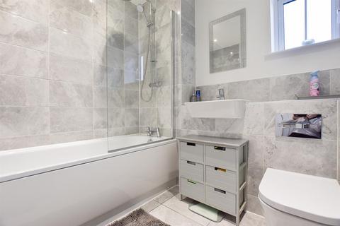 4 Murdock Grove, Wouldham, Rochester, ME1 3GZ