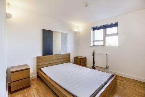 2 bedroom flat to rent, Old Woolwich Road London SE10