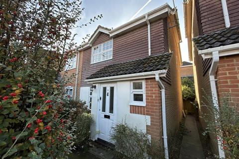 2 bedroom semi-detached house to rent, Joyce Close, Cranbrook, Kent, TN17 3LZ