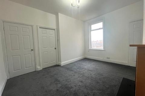 3 bedroom flat to rent, Brabourne Street, South Shields