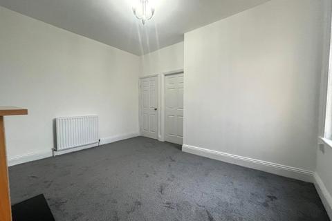 3 bedroom flat to rent, Brabourne Street, South Shields