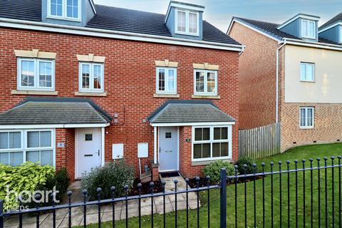 4 bedroom townhouse for sale, Woodside Court, Leeds