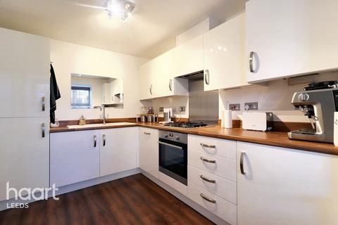 4 bedroom townhouse for sale, Woodside Court, Leeds