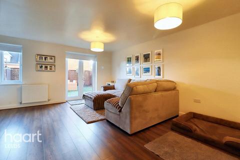 4 bedroom townhouse for sale, Woodside Court, Leeds