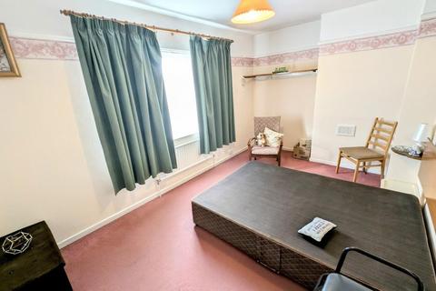32 Brangwyn Grove, Bristol, BS7 9UB