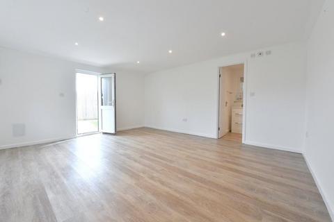 3 bedroom detached house to rent, Staines-upon-Thames,  Surrey,  TW18