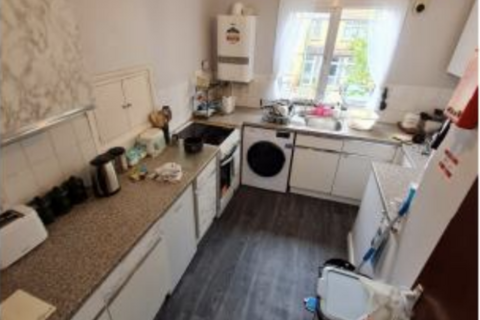 2 bedroom flat to rent, Gander Green Lane, Sutton SM1