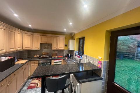 3 bedroom detached house to rent, Crownhill