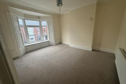 2 bedroom flat to rent, Talbot Road, South Shields NE34