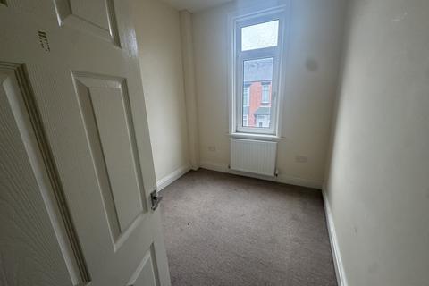 2 bedroom flat to rent, Talbot Road, South Shields NE34