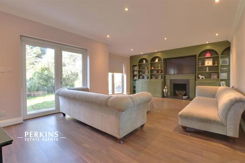 undefined, Ickenham, UB10