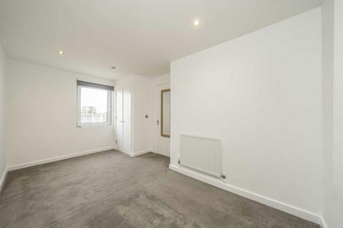 2 bedroom flat to rent, Melliss Avenue, Kew TW9