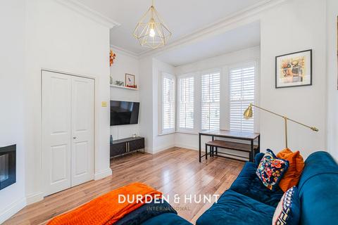 2 bedroom apartment for sale, Hermon Hill, Wanstead E11