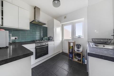 2 bedroom apartment for sale, Chinbrook Road, London