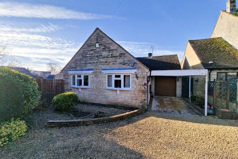 2 bedroom detached bungalow for sale, Farmcote Close, Eastcombe, Stroud