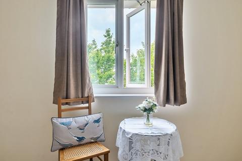 1 bedroom retirement property for sale, Alma Road, Romsey, Hampshire, SO51