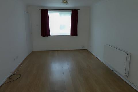 4 bedroom end of terrace house to rent, York Road, Stevenage SG1