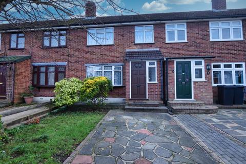 3 bedroom terraced house to rent, Frinton Road, Collier Row, RM5