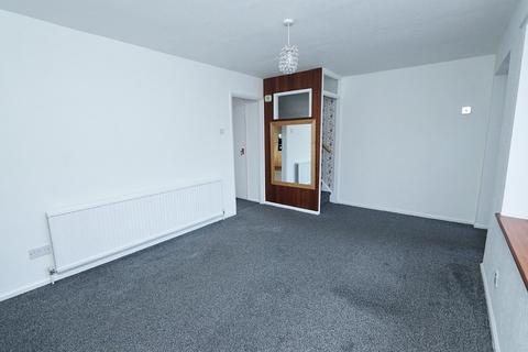 3 bedroom terraced house to rent, Frinton Road, Collier Row, RM5